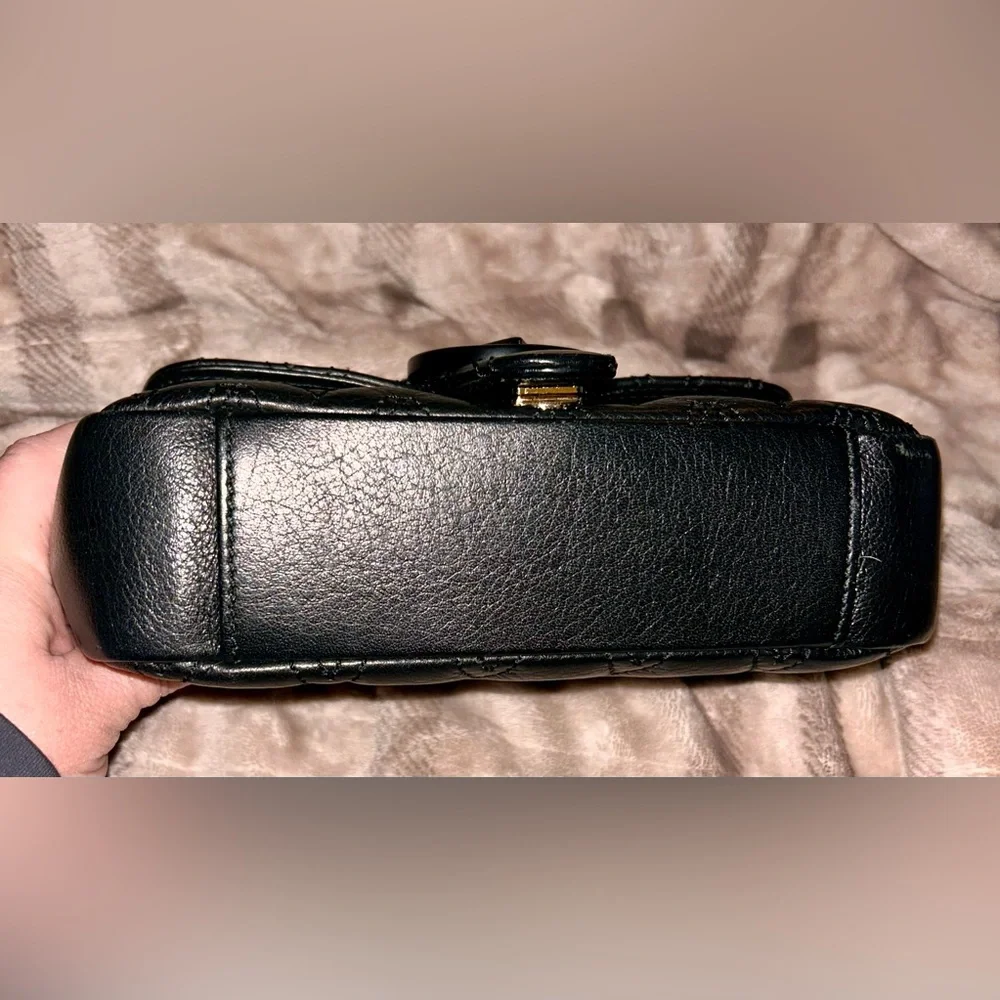 GUC Valentino Black Quilted Leather Crossbody with Gold Chain - Picture 7 of 9